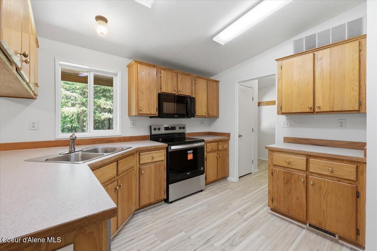 24401 North Grouse Road Rathdrum, ID 83858 - Photo 15 of 45 15-Kitchen