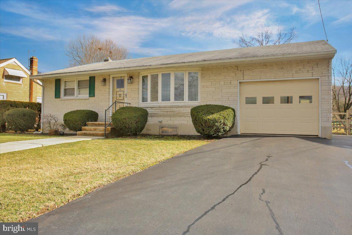 2604 Bilmar Road Reading, PA 19604 - Photo 3 of 23