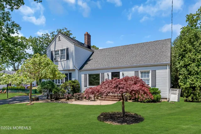 $2,400 | 295 Jerome Avenue, Oakhurst, NJ 07755