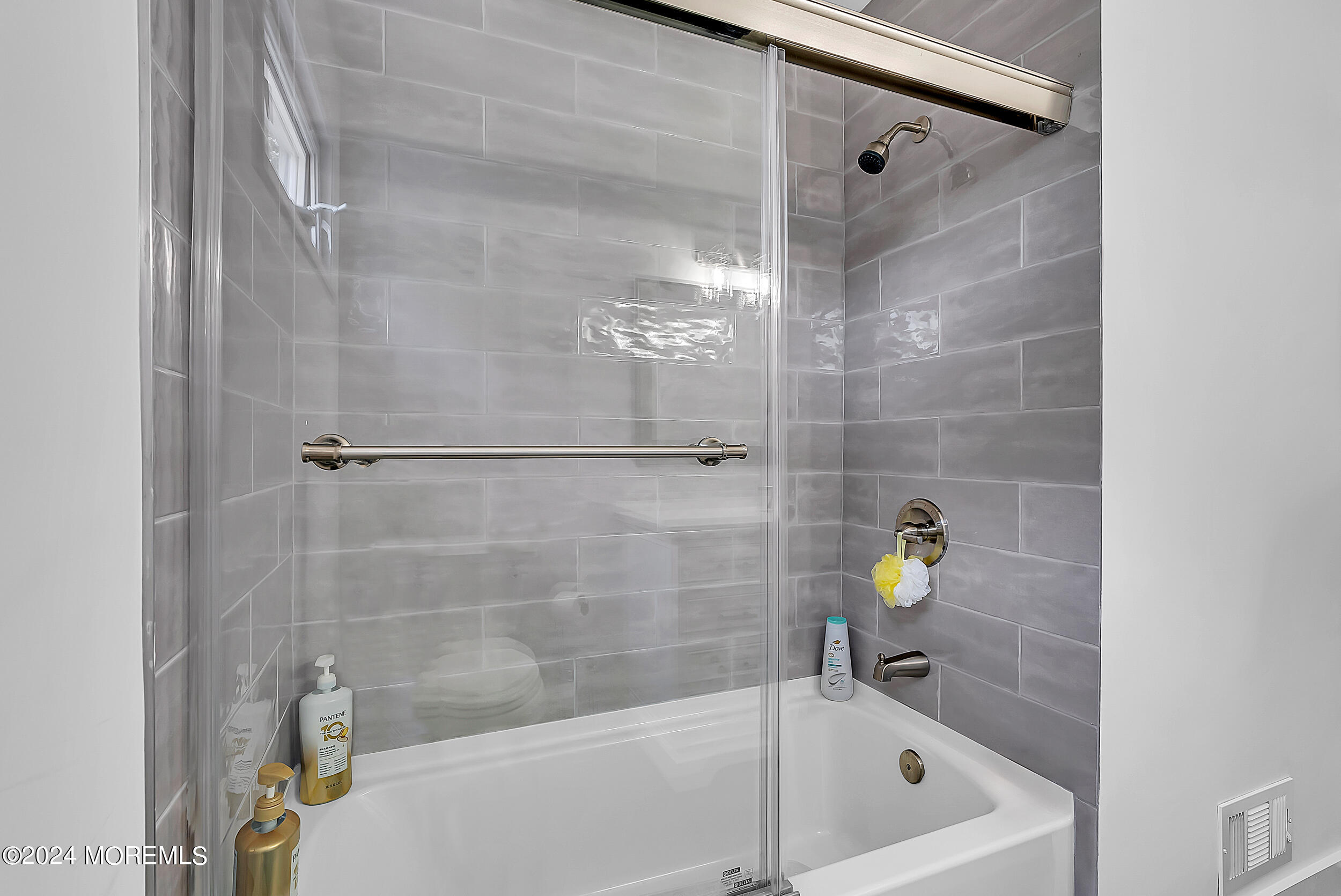 295 Jerome Avenue Oakhurst, NJ 07755 - Photo 14 of 34 033