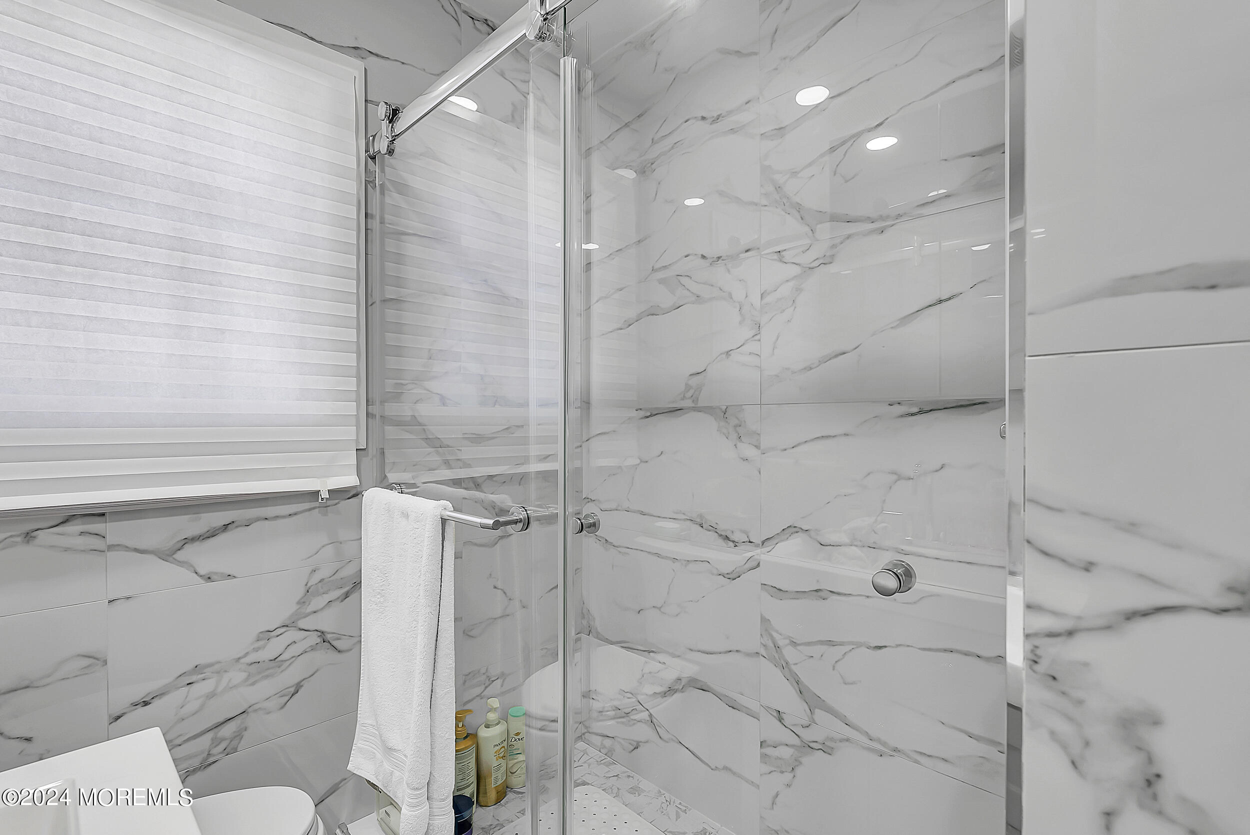 295 Jerome Avenue Oakhurst, NJ 07755 - Photo 20 of 34 026