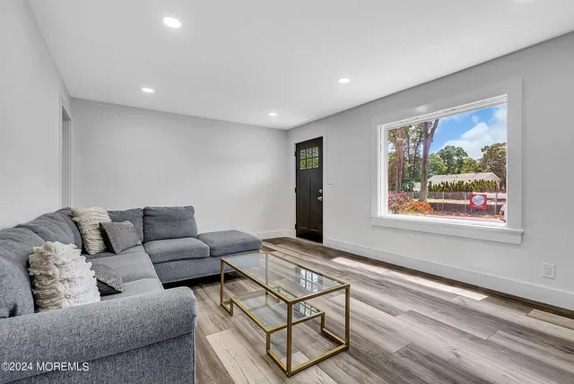 $2,400 | 295 Jerome Avenue, Oakhurst, NJ 07755