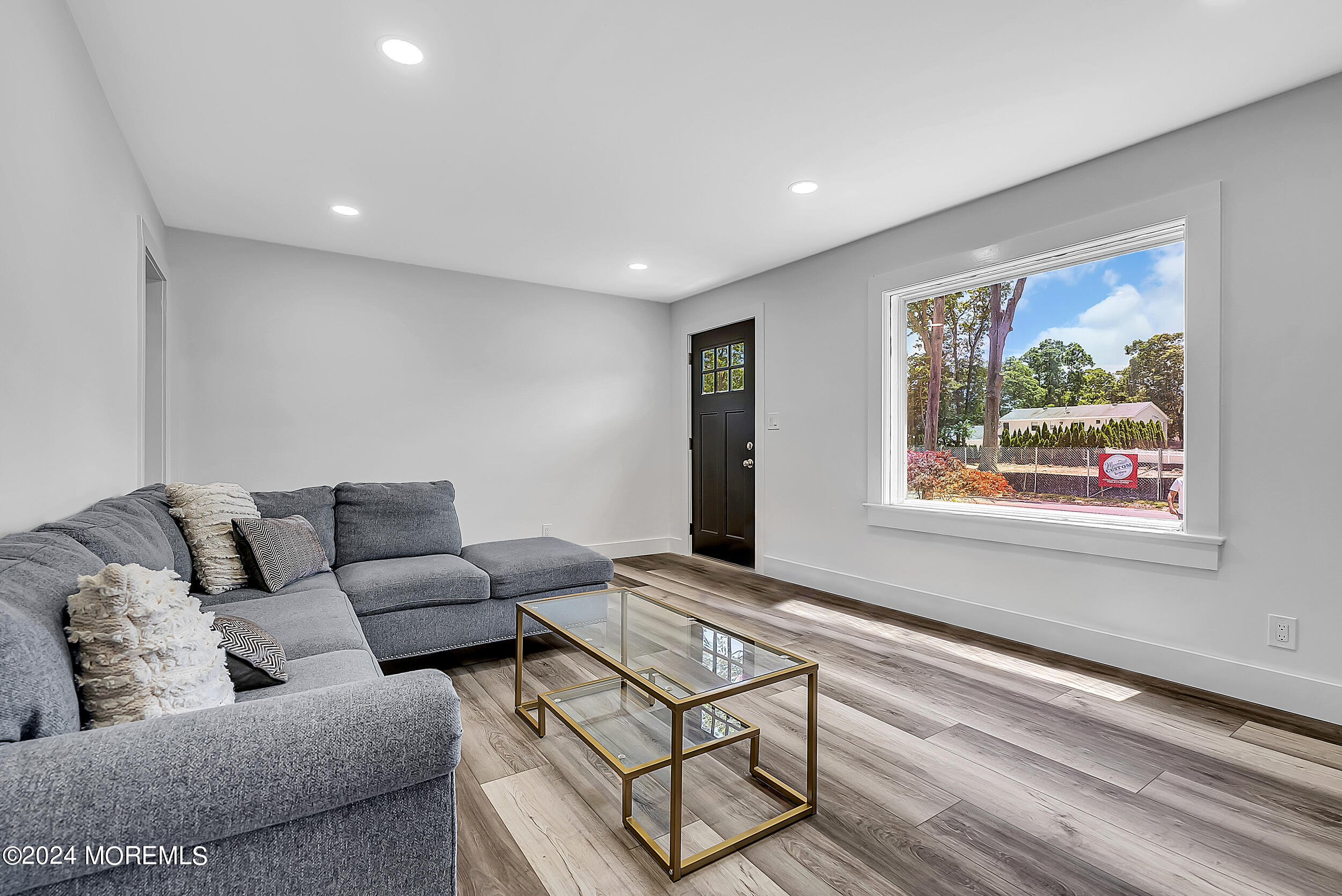 295 Jerome Avenue Oakhurst, NJ 07755 - Photo 4 of 34 015