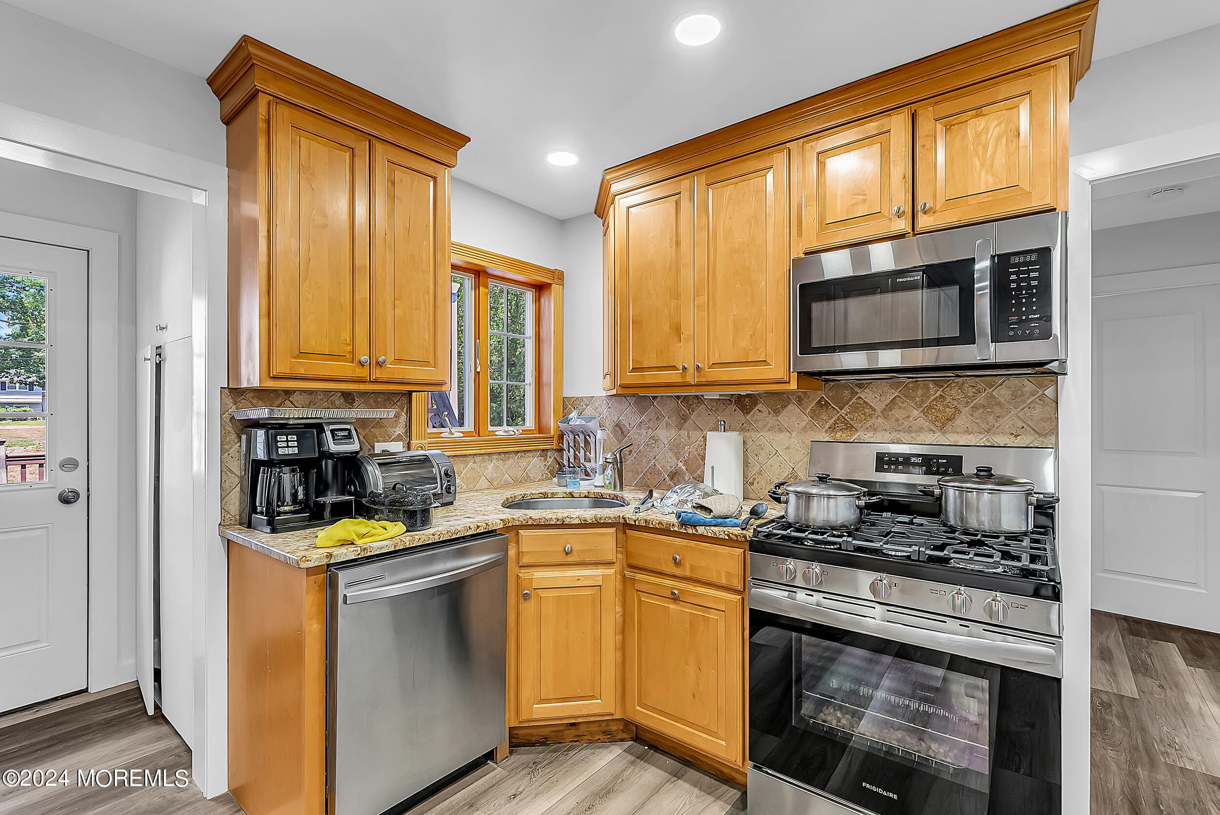 295 Jerome Avenue Oakhurst, NJ 07755 - Photo 9 of 34 020