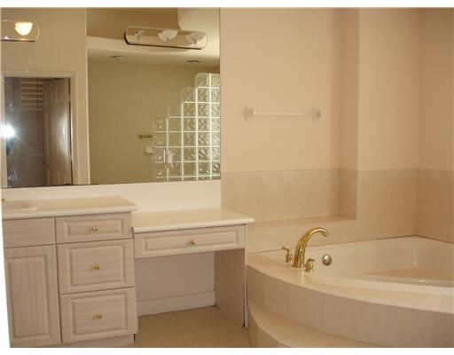 120 Northwest S Shore Road Stuart, FL 34994 - Photo 8 of 16 a bathroom with a bathtub sink and mirror
