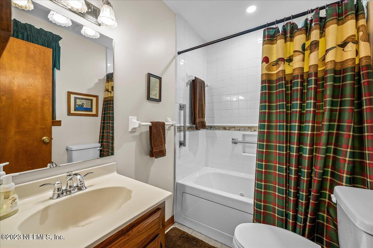 121 Peniel Church Road Palatka, FL 32177 - Photo 34 of 81 a bathroom with a sink toilet tub and shower