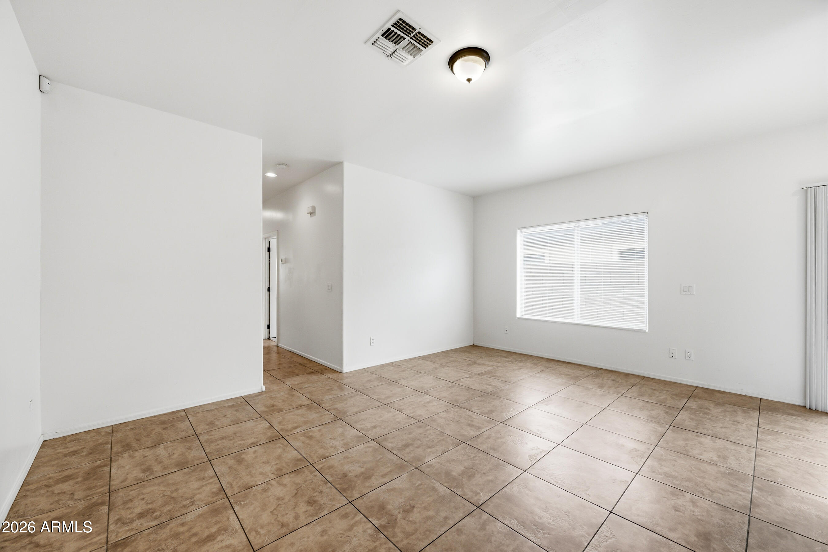 8917 North 4th Street, Unit B Phoenix, AZ 85020 - Photo 5 of 21 6-8917N4SB-ocupix-