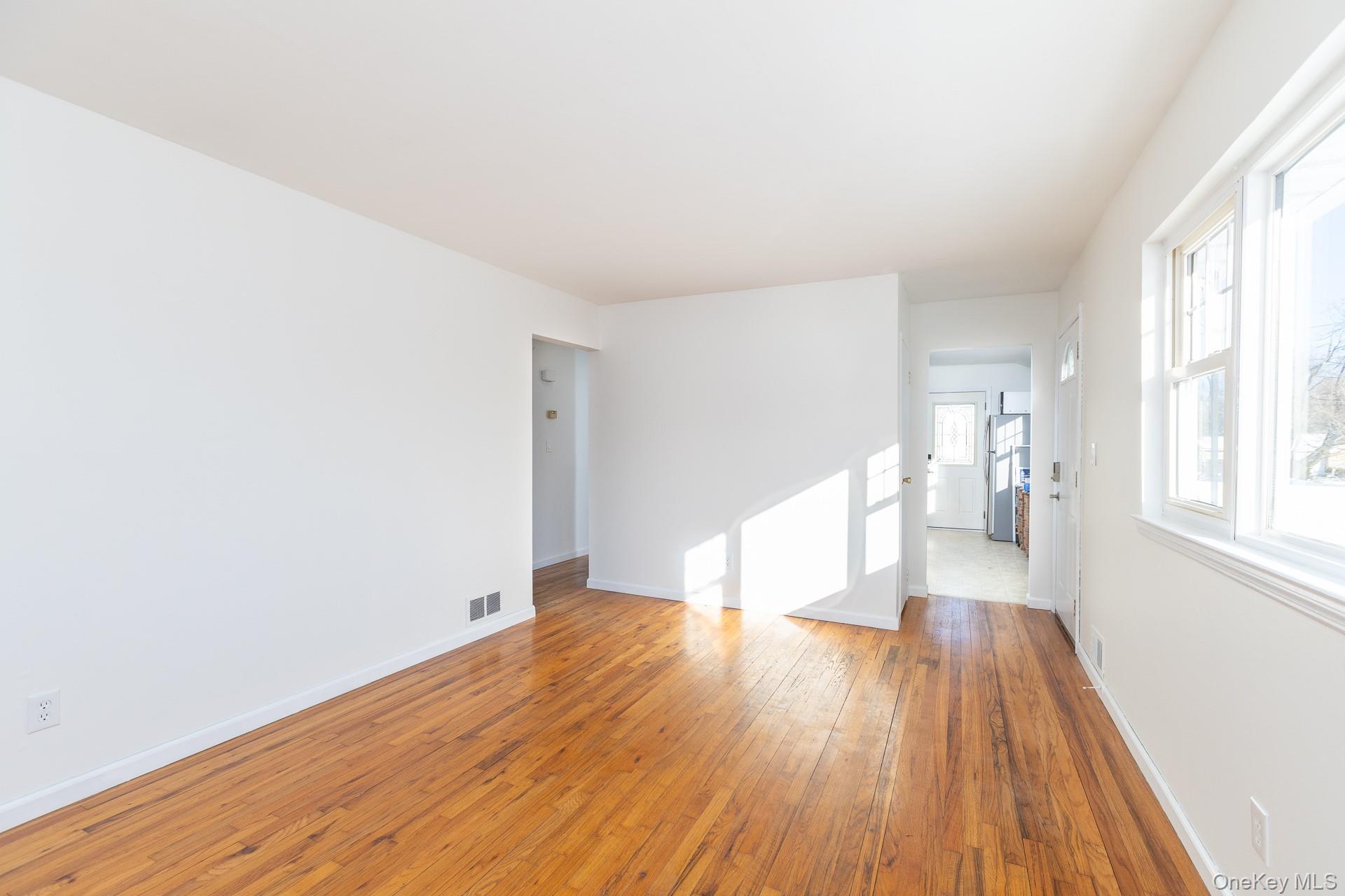 3 Exeter Road East Patchogue, NY 11772 - Photo 6 of 20