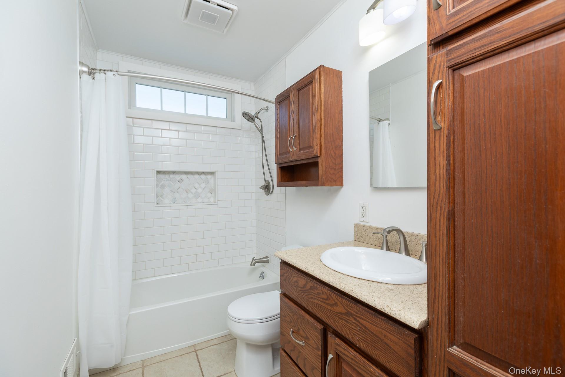 3 Exeter Road East Patchogue, NY 11772 - Photo 8 of 20