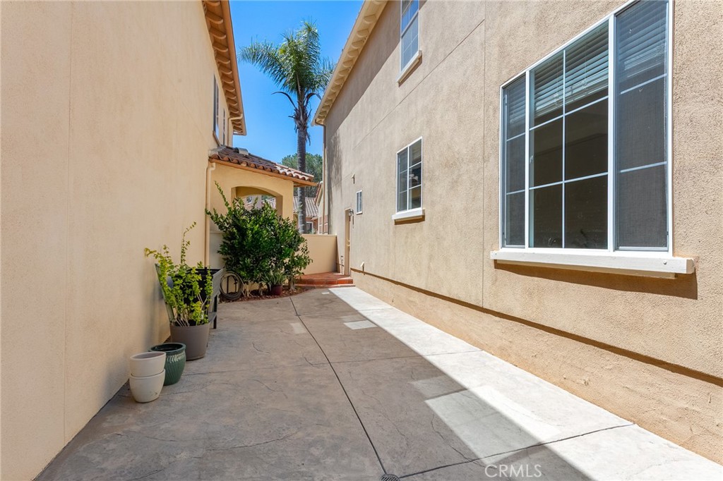 1175 Corte Riviera Camarillo, CA 93010 - Photo 30 of 33 Gallery Image 30
