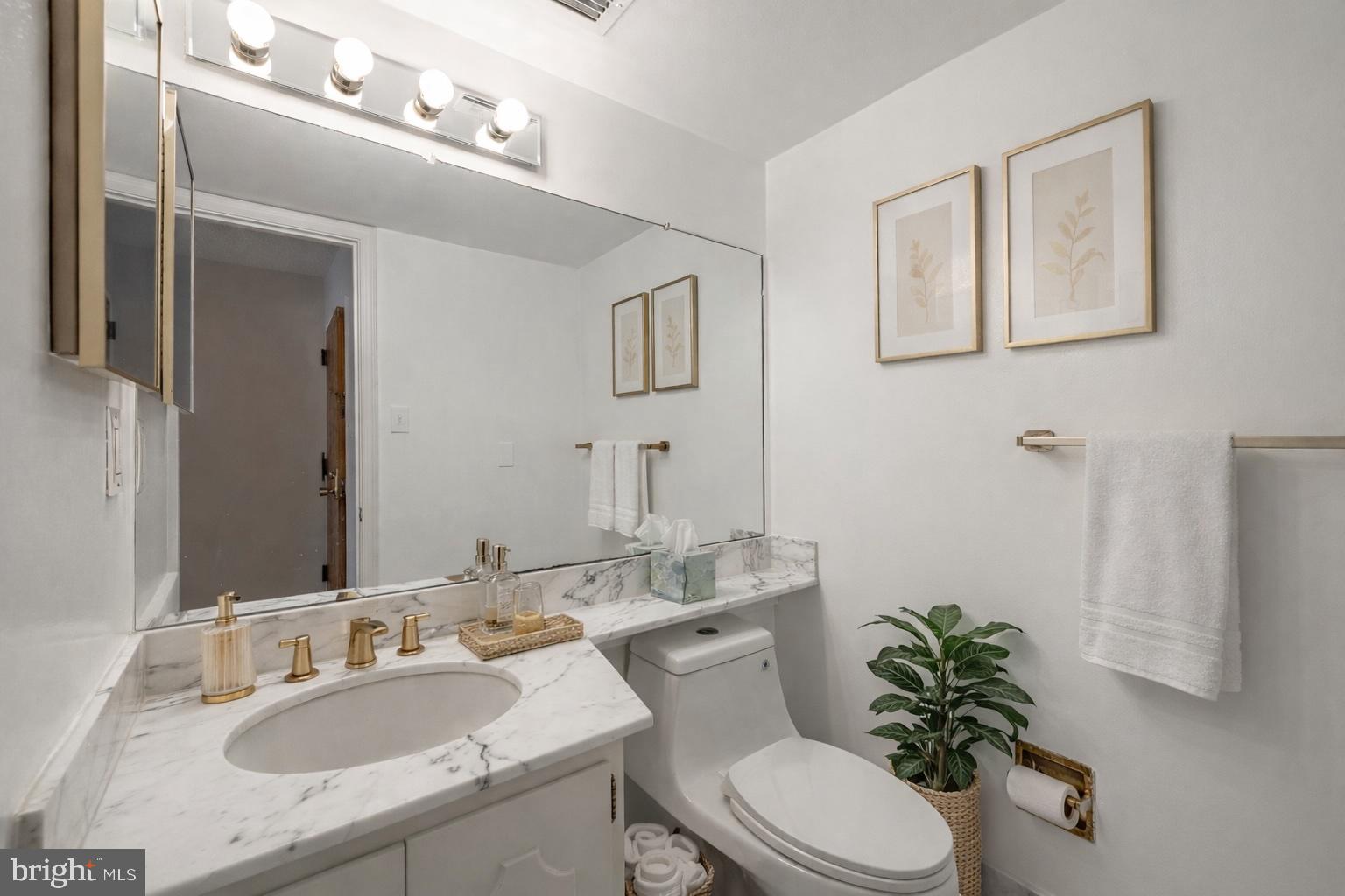 1101 South Arlington Ridge Road, Unit 704 Arlington, VA 22202 - Photo 24 of 70 Virtually Staged