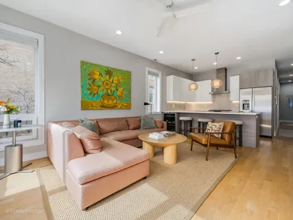 $525,000 | 1362 West Evergreen Avenue, Unit 2, Chicago, IL 60642
