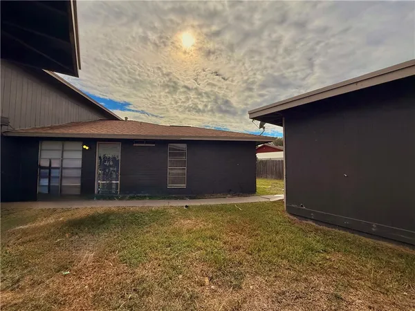 $1,200 | 5018 Wingfoot Lane, Unit A, Corpus Christi, TX 78413