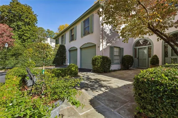 $1,050,000 | 19 Mooregate Square Northwest, Atlanta, GA 30327