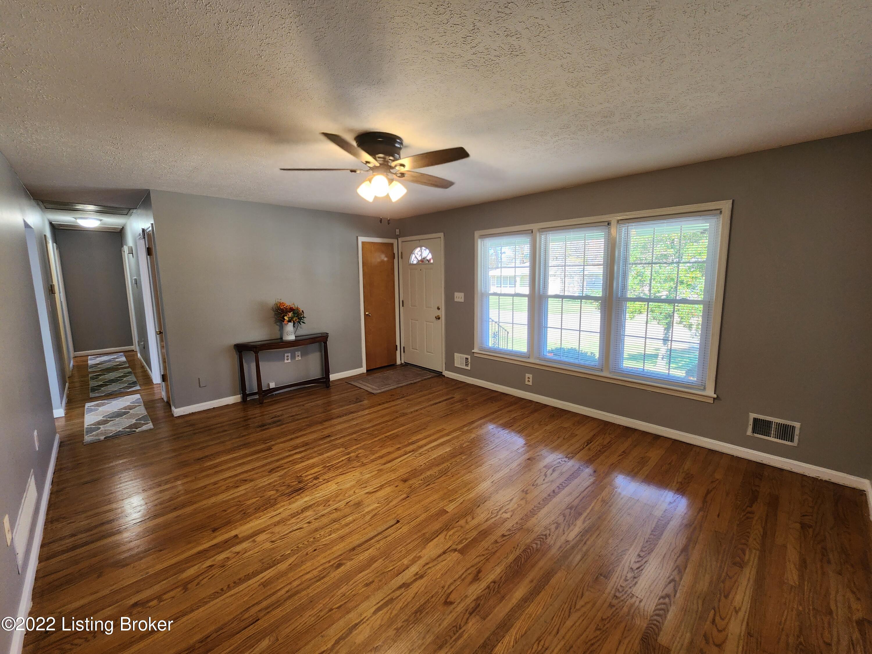1548 Knight Road Louisville, KY 40216 - Photo 14 of 33 KnightRd18