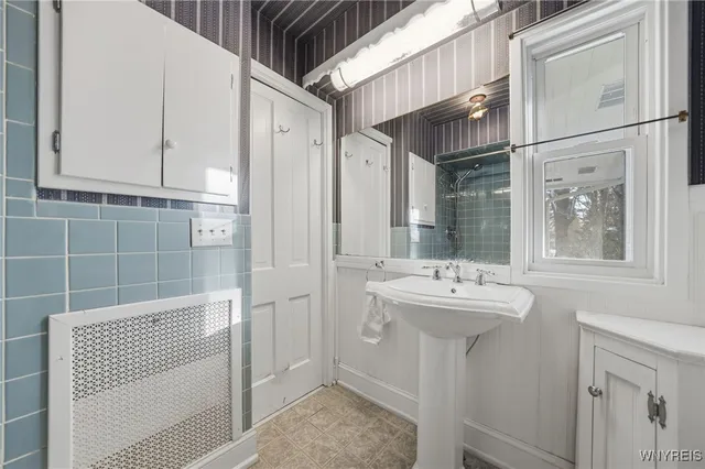 $329,900 | 75 Potter Avenue, Orchard Park, NY 14127