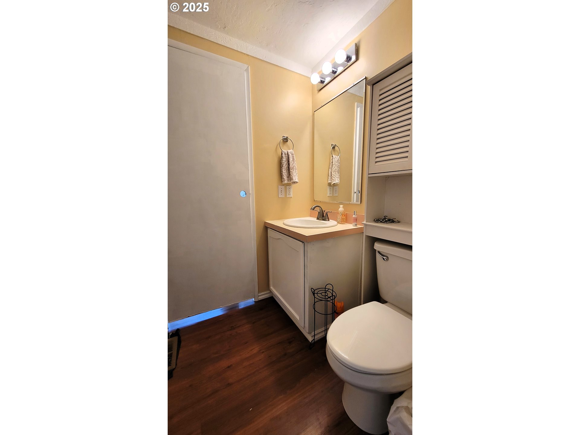 26672 Ferguson Road Junction City, OR 97448 - Photo 12 of 26 Bathroom