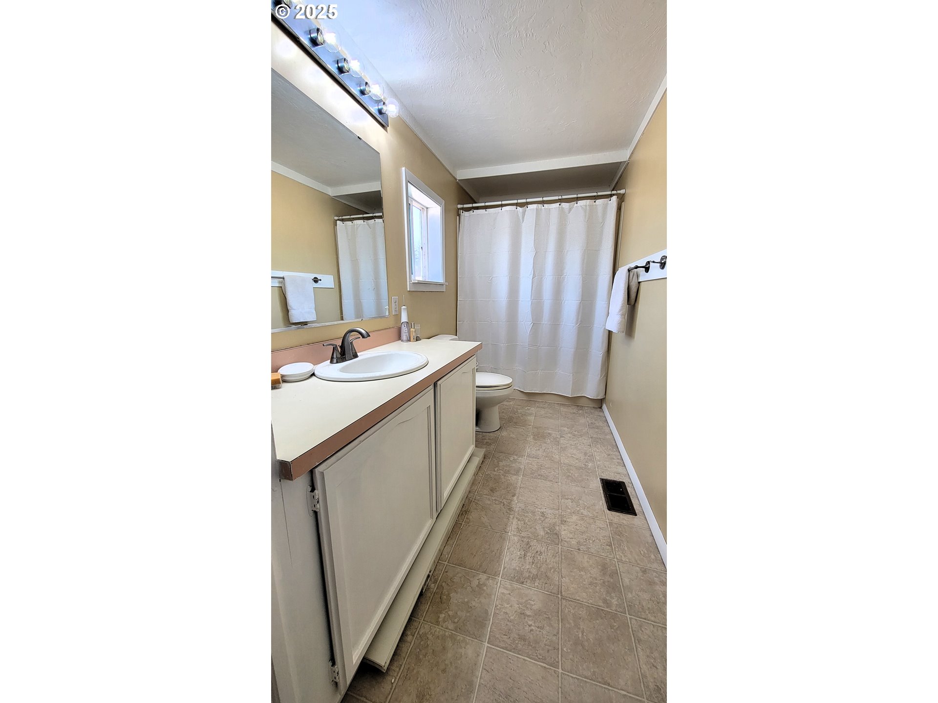 26672 Ferguson Road Junction City, OR 97448 - Photo 10 of 26 Bathroom, Attached