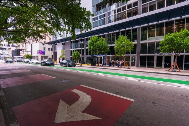 $2,690 | 151 Southeast 1st Street, Unit 2205, Miami, FL 33131