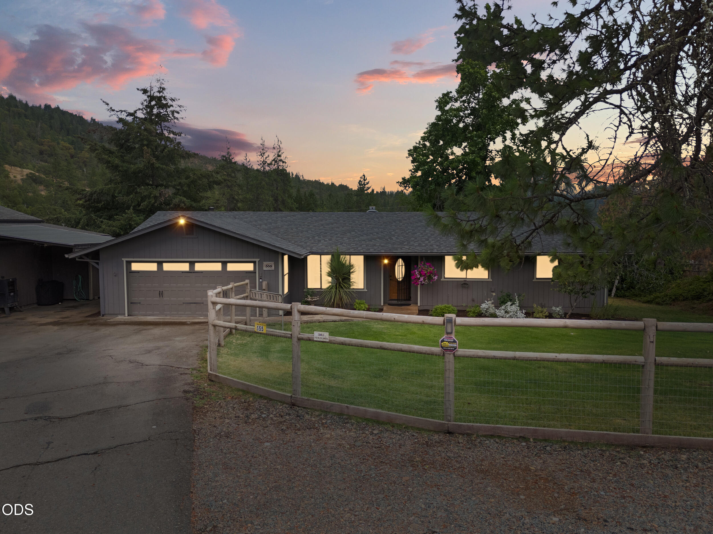 555 Grouse Creek Road Grants Pass, OR 97526 - Photo 2 of 57