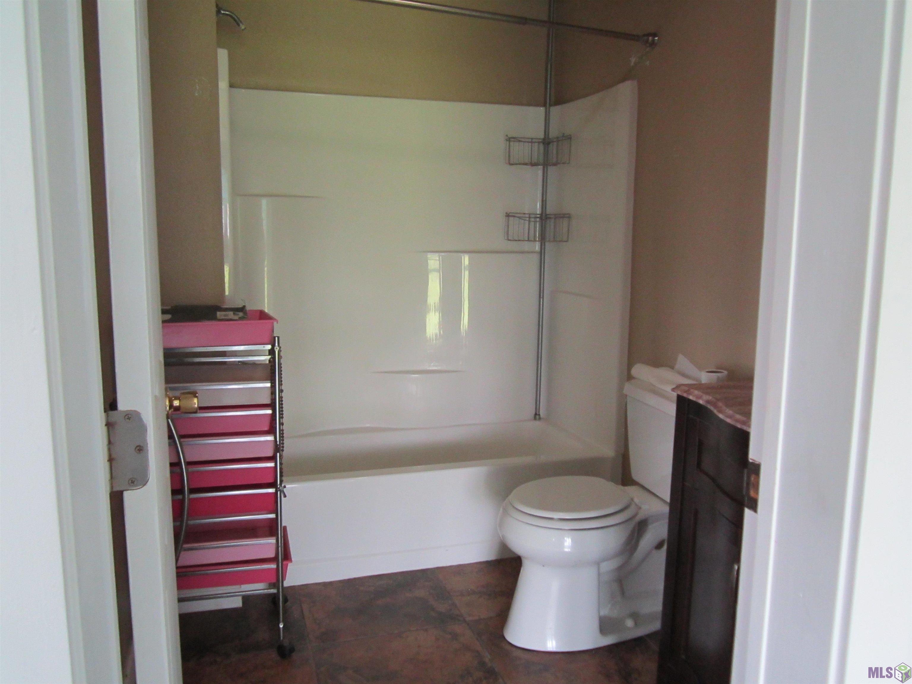 294 East 37th Street Cut Off, LA 70345 - Photo 7 of 13 Bathroom