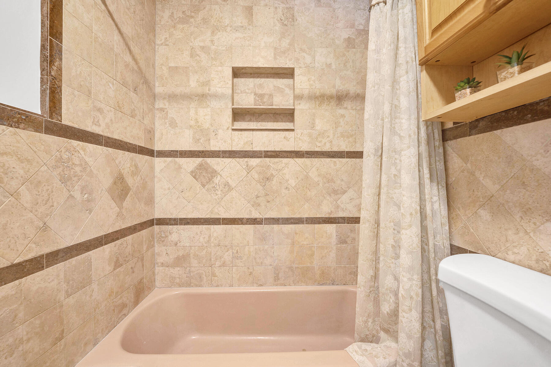 5385 Adams Road Delray Beach, FL 33484 - Photo 31 of 46 a bath tub sitting next to a white toilet