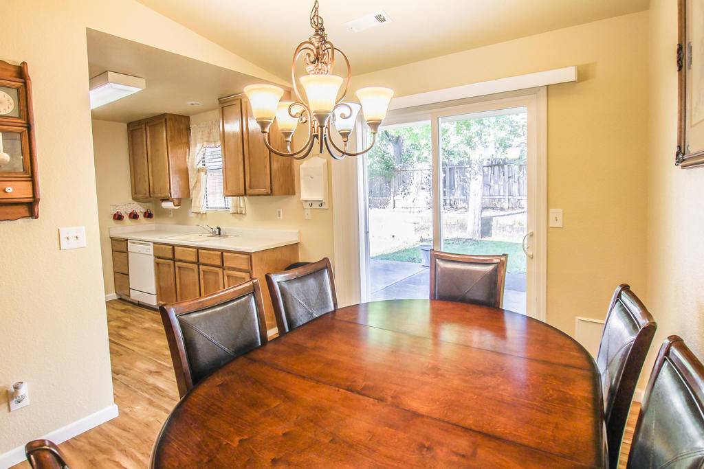 3642 Santa Rosa Way Redding, CA 96003 - Photo 17 of 33 23 dining
