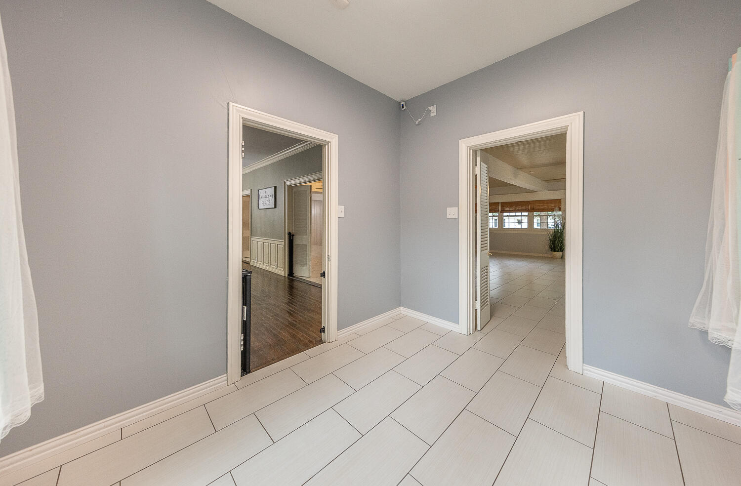 5104 19th Street Lubbock, TX 79407 - Photo 9 of 64 a view of entryway with bathroom