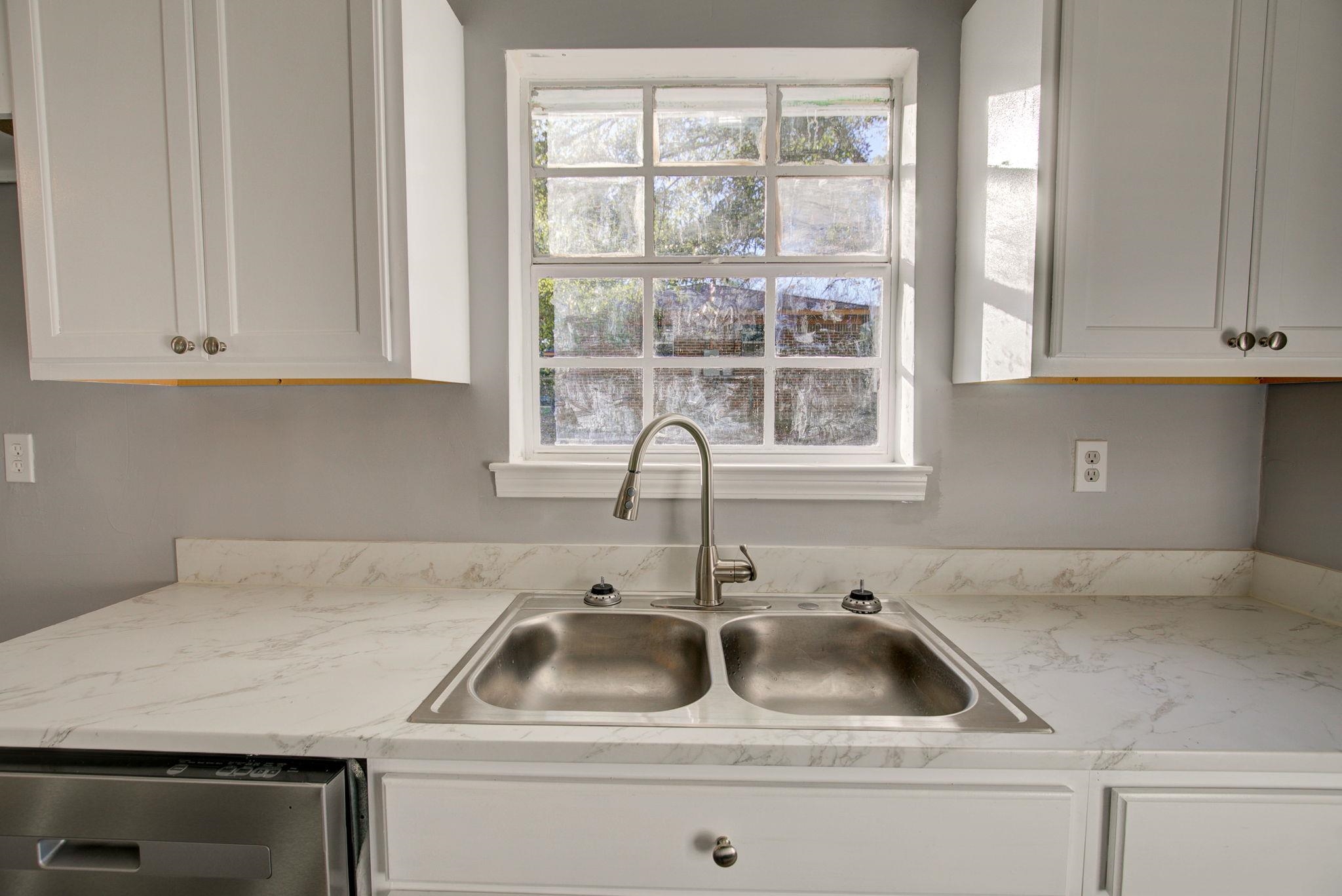1408 Warren Drive Daphne, AL 36526 - Photo 10 of 22 Kitchen