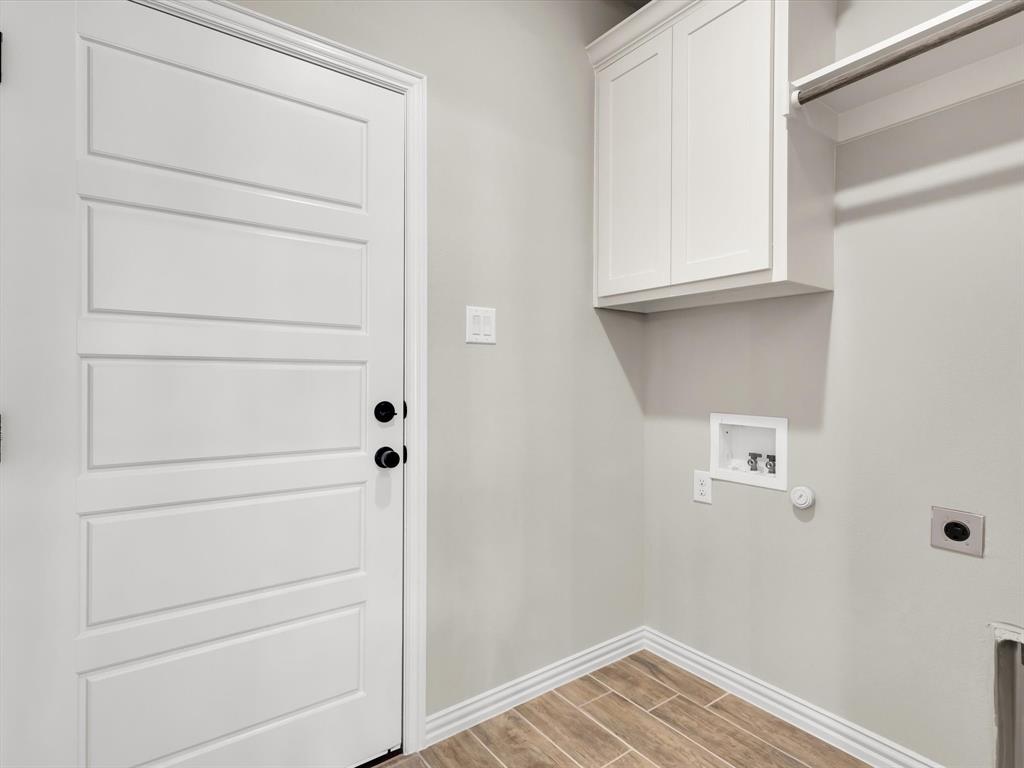 612 Jameson Springtown, TX 76082 - Photo 12 of 13 a view of a closet