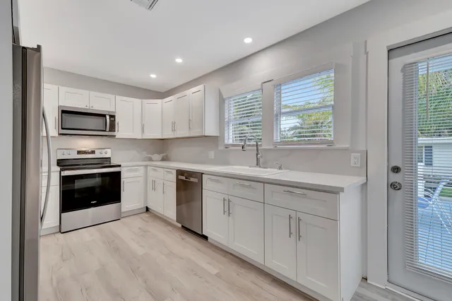 $5,000 | 320 Southeast 4th Avenue, Delray Beach, FL 33483