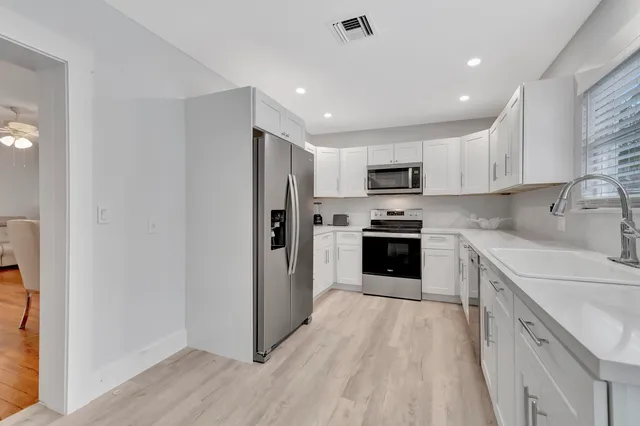 $5,000 | 320 Southeast 4th Avenue, Delray Beach, FL 33483