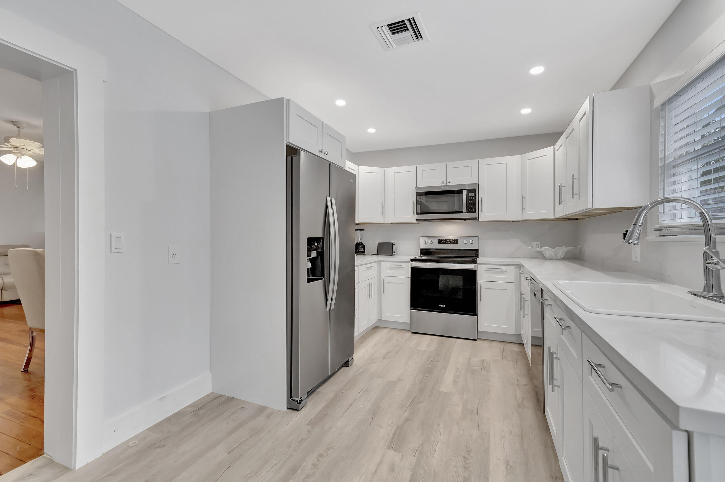 320 Southeast 4th Avenue Delray Beach, FL 33483 - Photo 11 of 71 35_dsc_3237