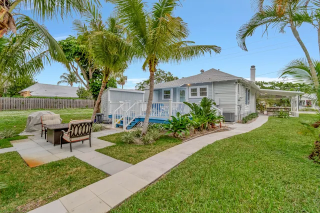 $5,000 | 320 Southeast 4th Avenue, Delray Beach, FL 33483