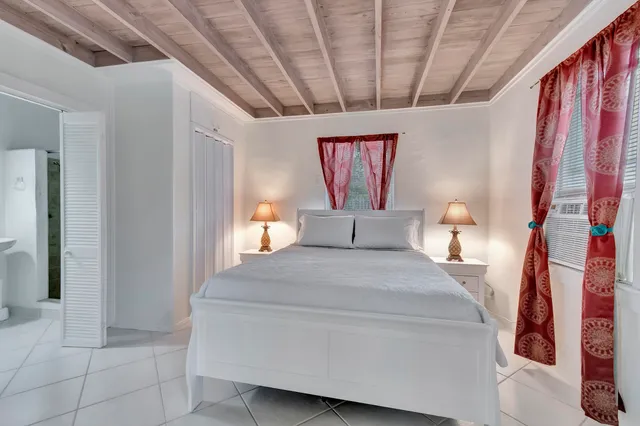 $5,000 | 320 Southeast 4th Avenue, Delray Beach, FL 33483