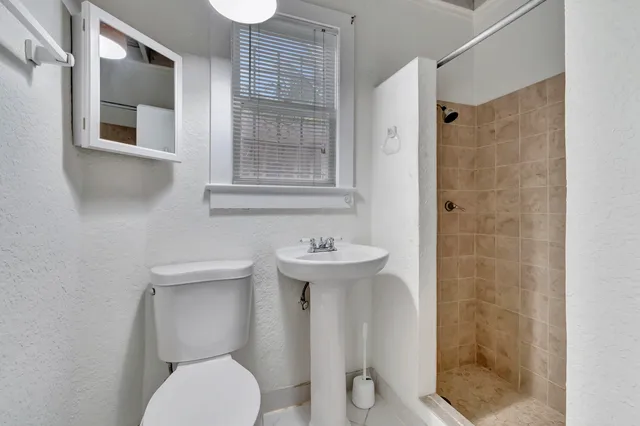 $5,000 | 320 Southeast 4th Avenue, Delray Beach, FL 33483