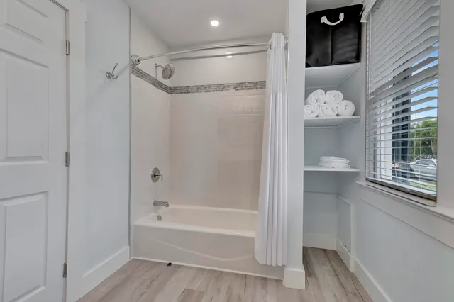 $5,000 | 320 Southeast 4th Avenue, Delray Beach, FL 33483