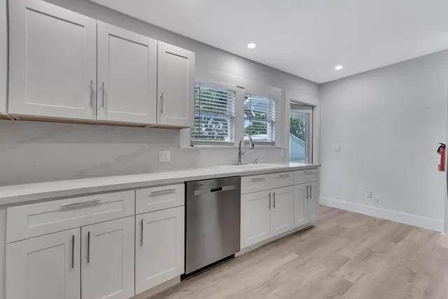 $5,000 | 320 Southeast 4th Avenue, Delray Beach, FL 33483