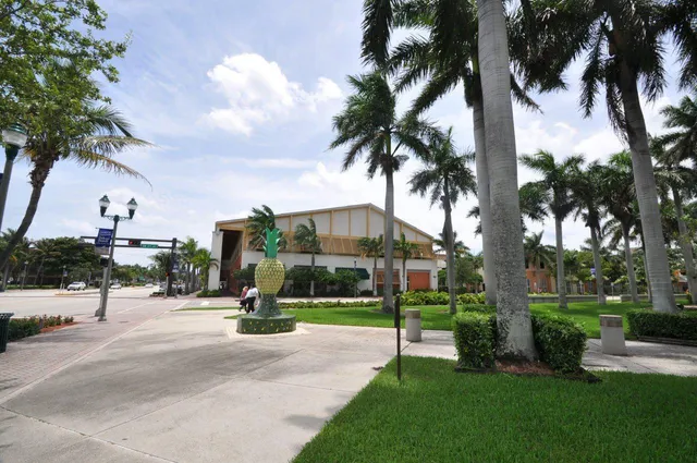 $5,000 | 320 Southeast 4th Avenue, Delray Beach, FL 33483