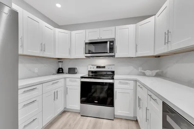 $5,000 | 320 Southeast 4th Avenue, Delray Beach, FL 33483