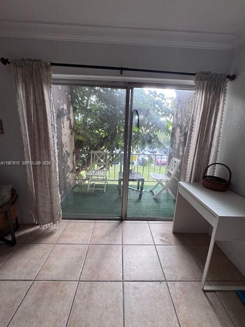 9459 Southwest 76th Street, Unit R8 Miami, FL 33173 - Photo 3 of 7