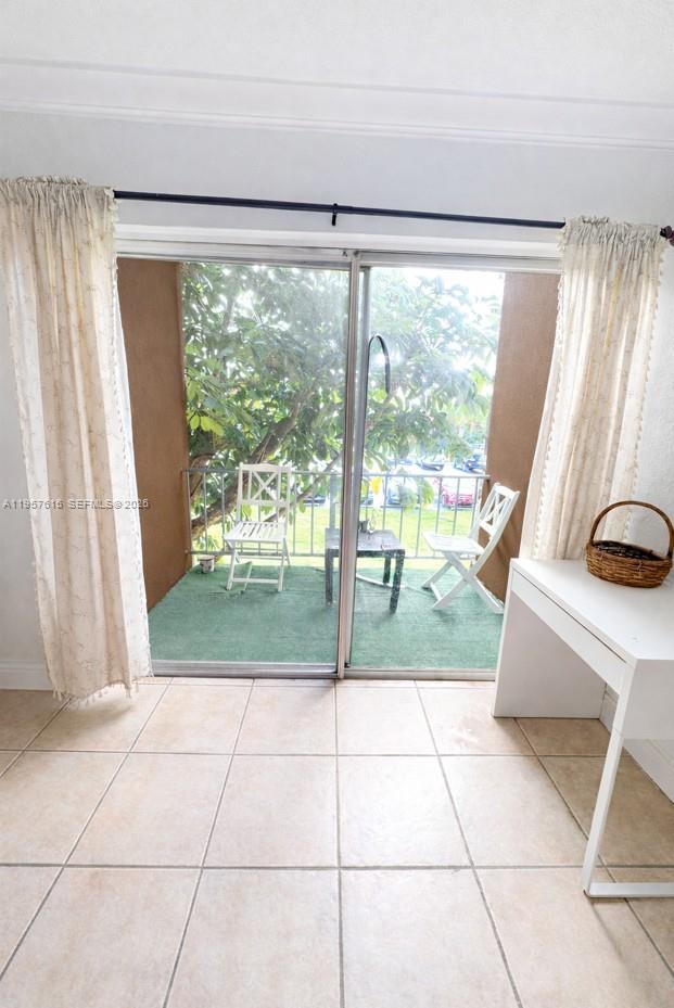 9459 Southwest 76th Street, Unit R8 Miami, FL 33173 - Photo 4 of 14