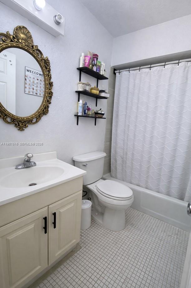 9459 Southwest 76th Street, Unit R8 Miami, FL 33173 - Photo 7 of 14 Master Bathroom