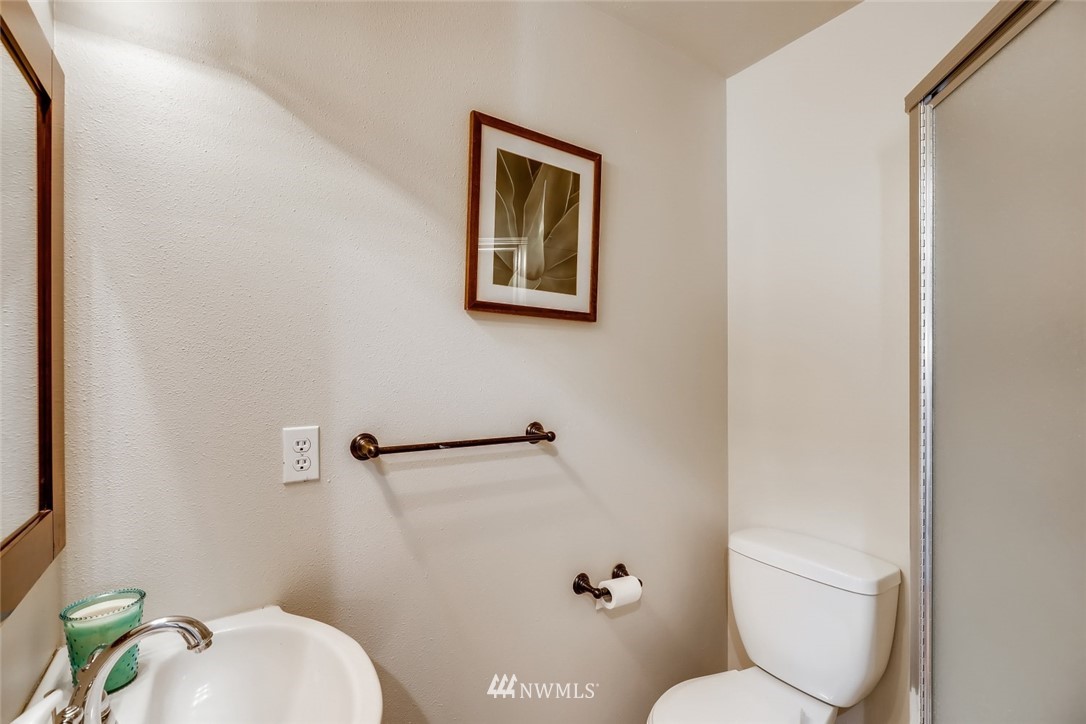 3433 Monterey Court Northeast Renton, WA 98056 - Photo 14 of 30 Gallery Image 14
