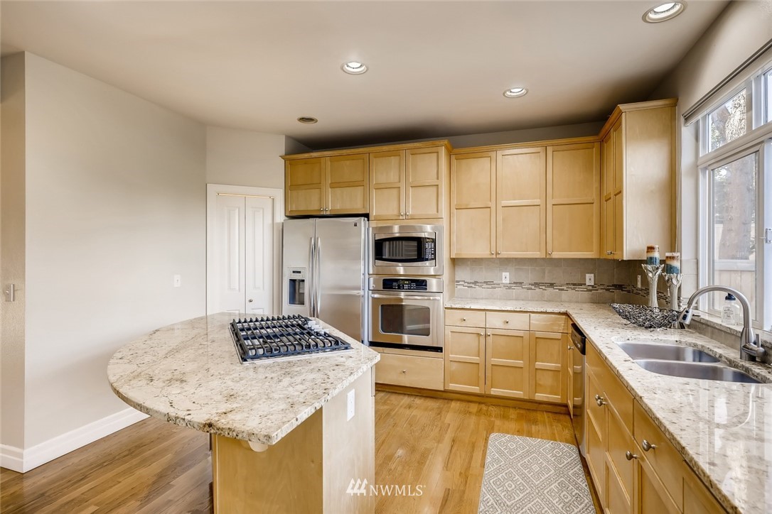 3433 Monterey Court Northeast Renton, WA 98056 - Photo 10 of 30 Gallery Image 10
