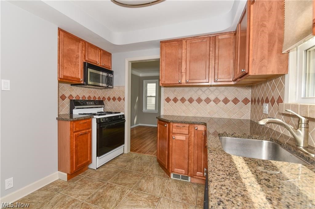 4318 Silsby Road Cleveland, OH 44118 - Photo 8 of 19