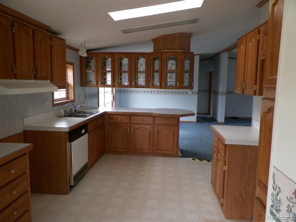 262-161381 - Kitchen (2).JPG