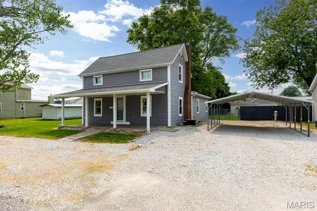 $165,000 | 311 South Edwardsville Street, Staunton, IL 62088