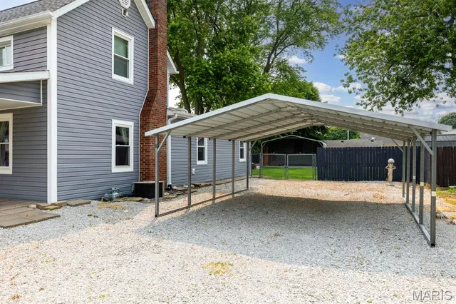 $165,000 | 311 South Edwardsville Street, Staunton, IL 62088