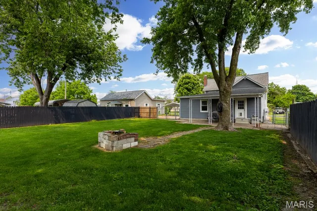 $165,000 | 311 South Edwardsville Street, Staunton, IL 62088
